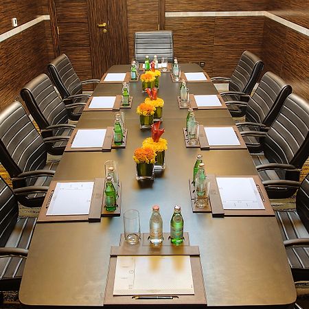 占奈萨拉卜塔酒店 阿布扎比 外观 照片 A boardroom