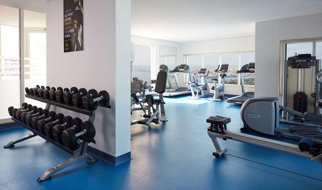 占奈萨拉卜塔酒店 阿布扎比 内观 照片 A gym in a hotel