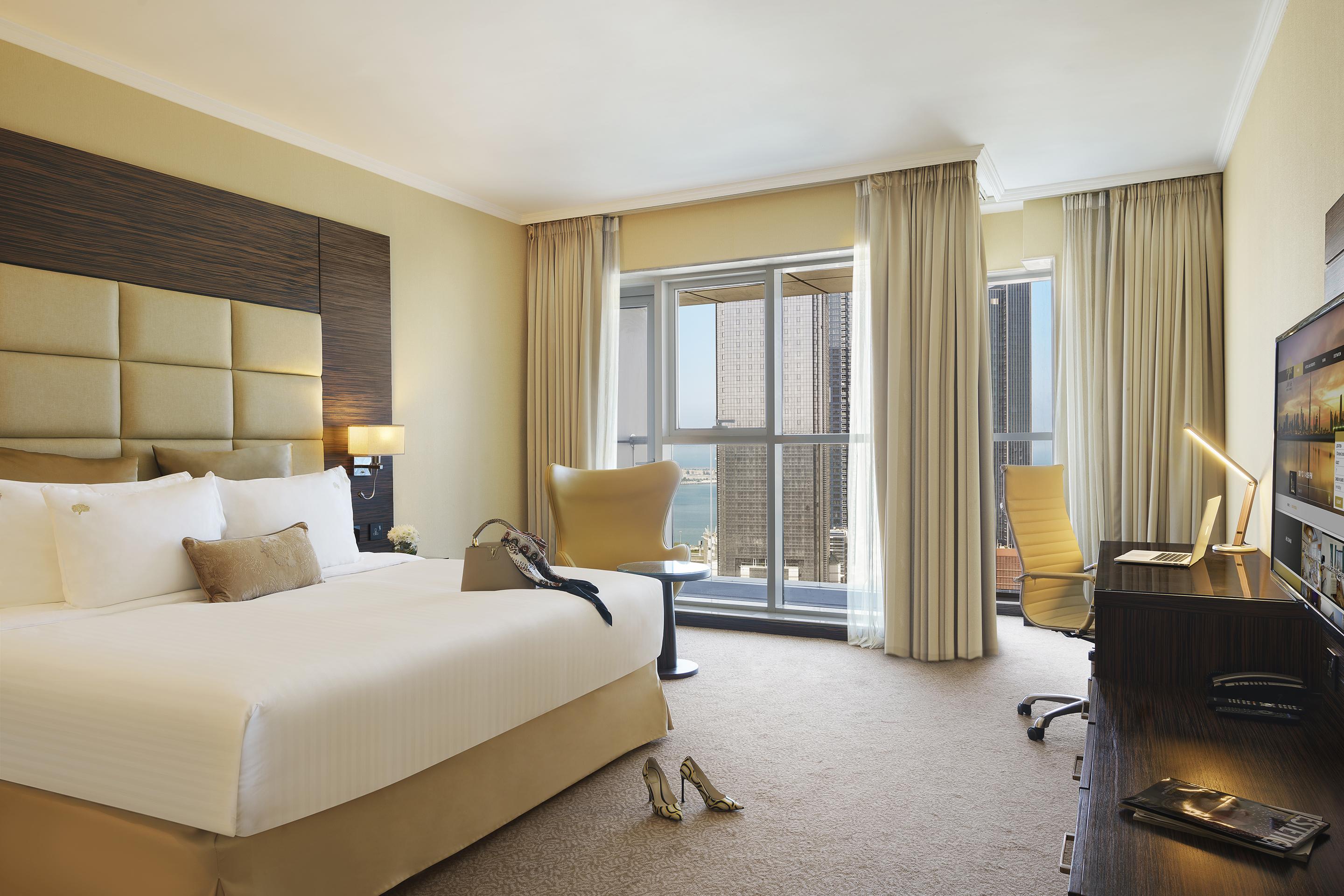 占奈萨拉卜塔酒店 阿布扎比 外观 照片 A room at the Jumeirah Emirates Towers Hotel