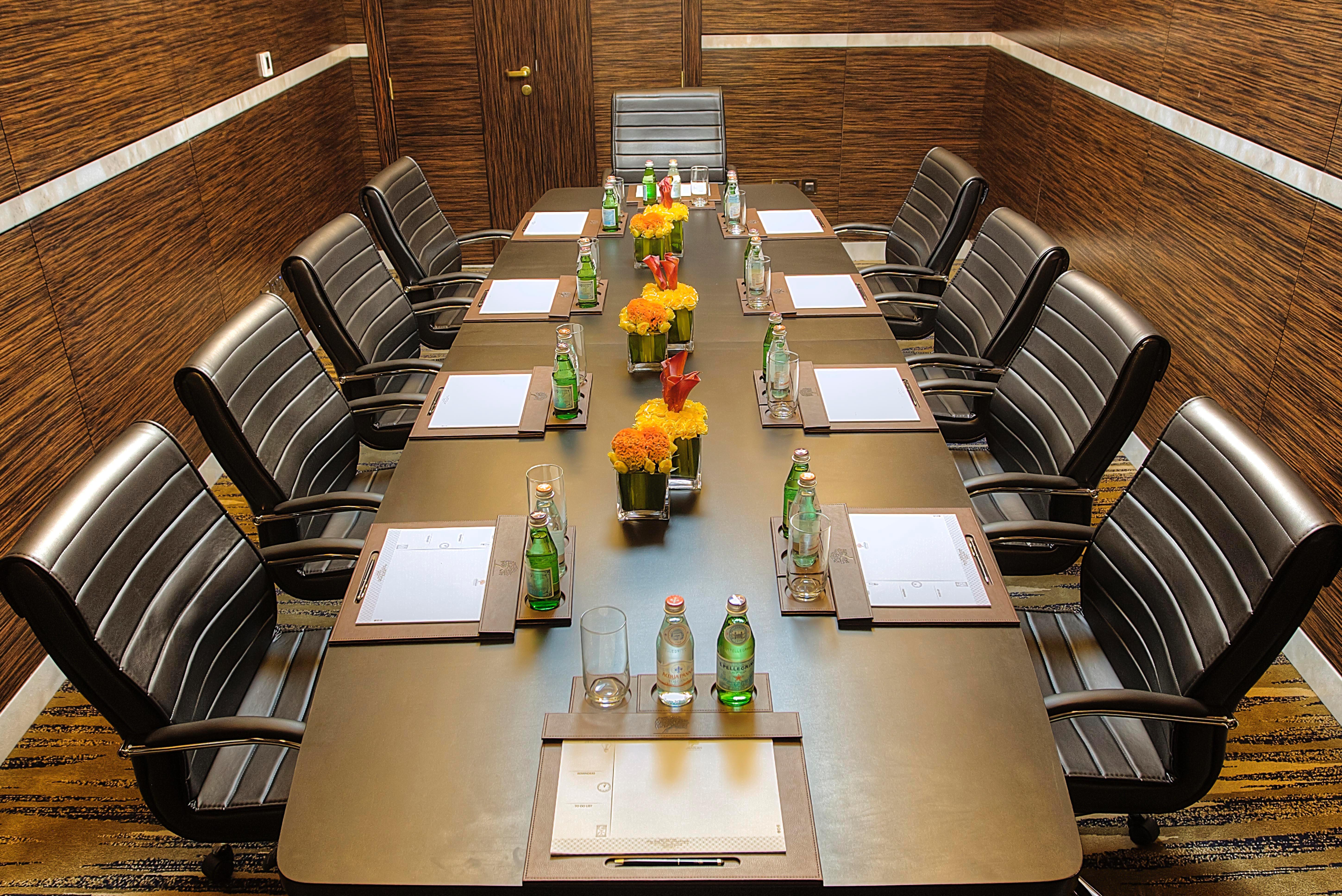 占奈萨拉卜塔酒店 阿布扎比 外观 照片 A boardroom