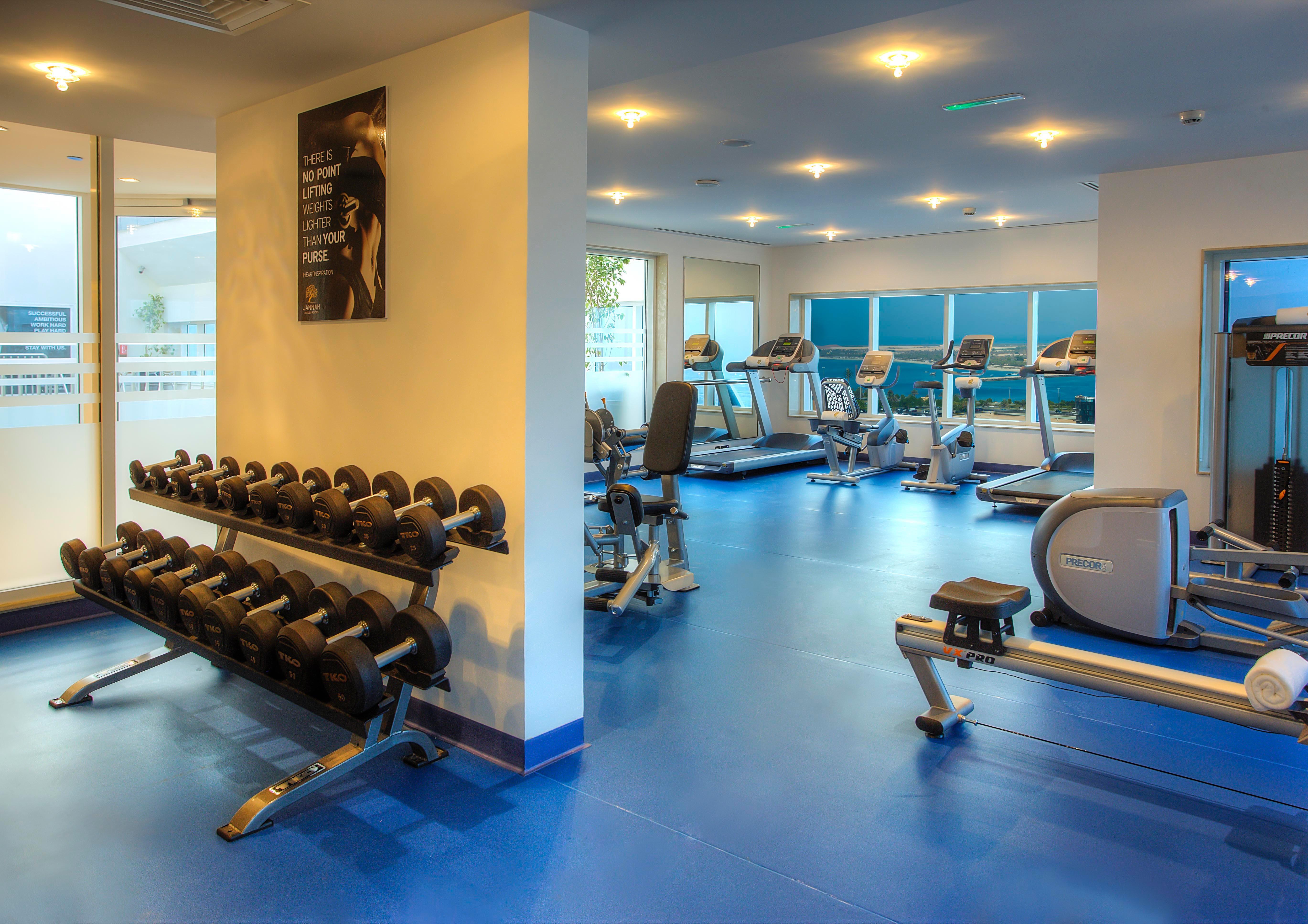 占奈萨拉卜塔酒店 阿布扎比 外观 照片 The gym at the hotel