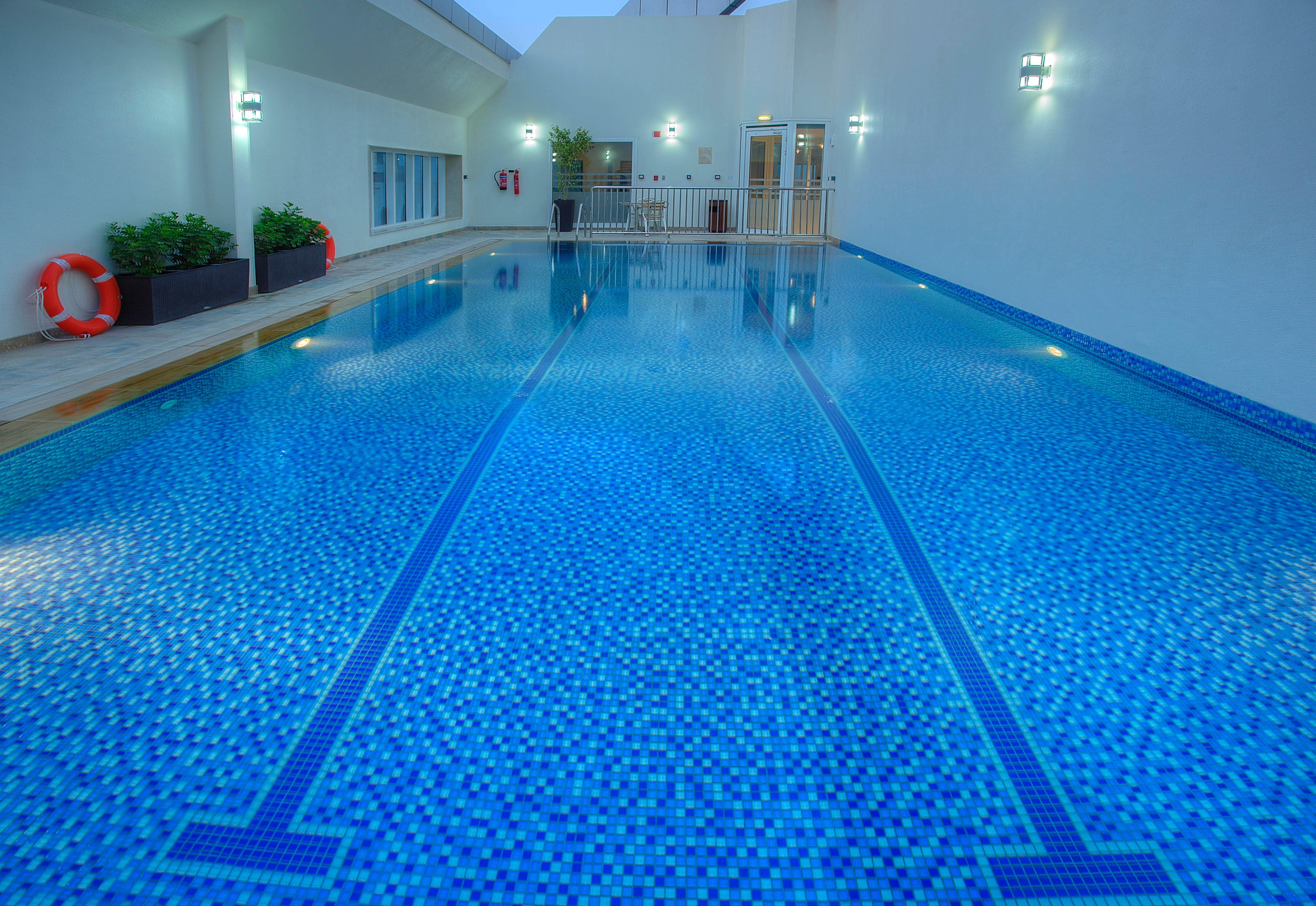 占奈萨拉卜塔酒店 阿布扎比 外观 照片 Swimming pool