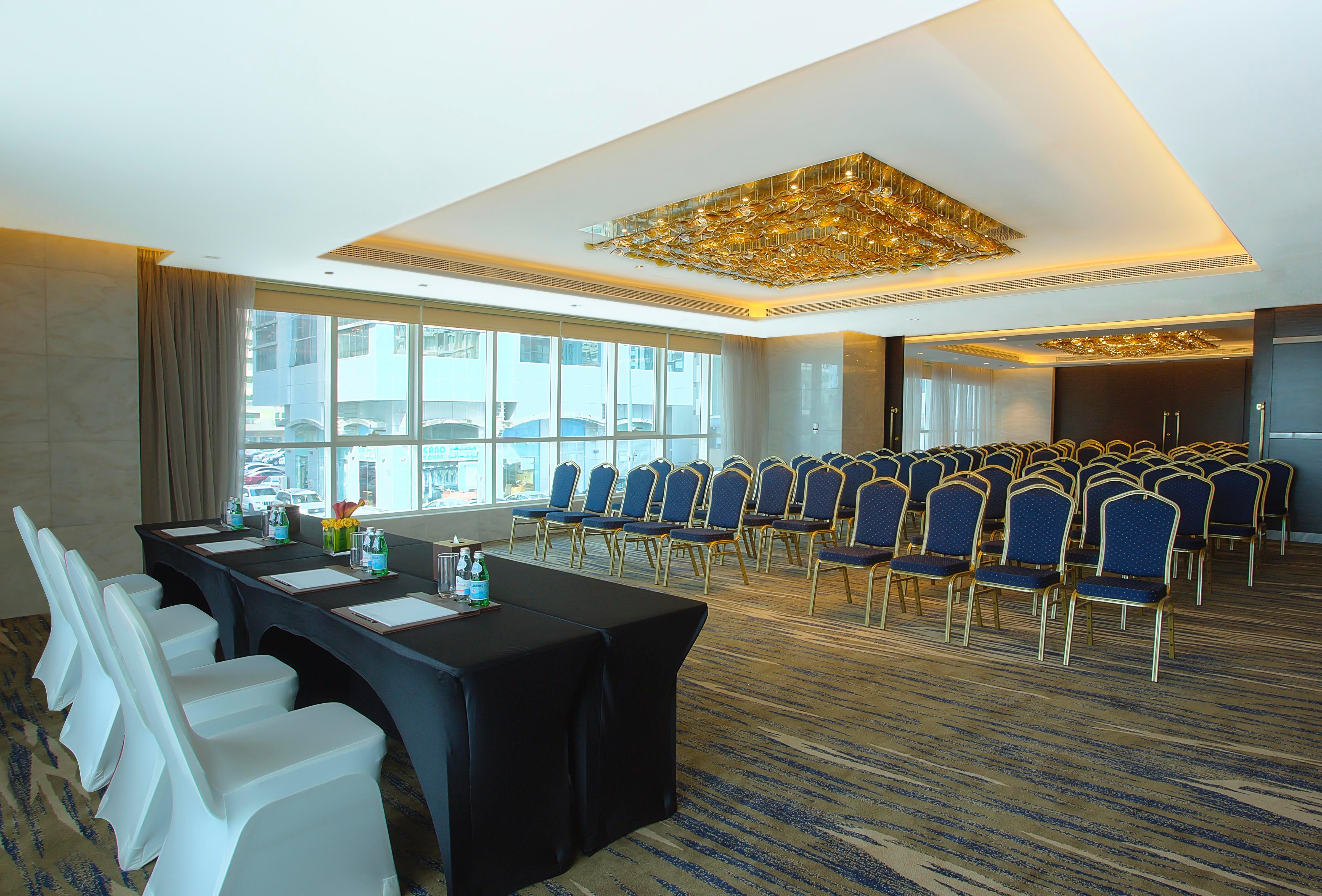 占奈萨拉卜塔酒店 阿布扎比 外观 照片 Meeting room