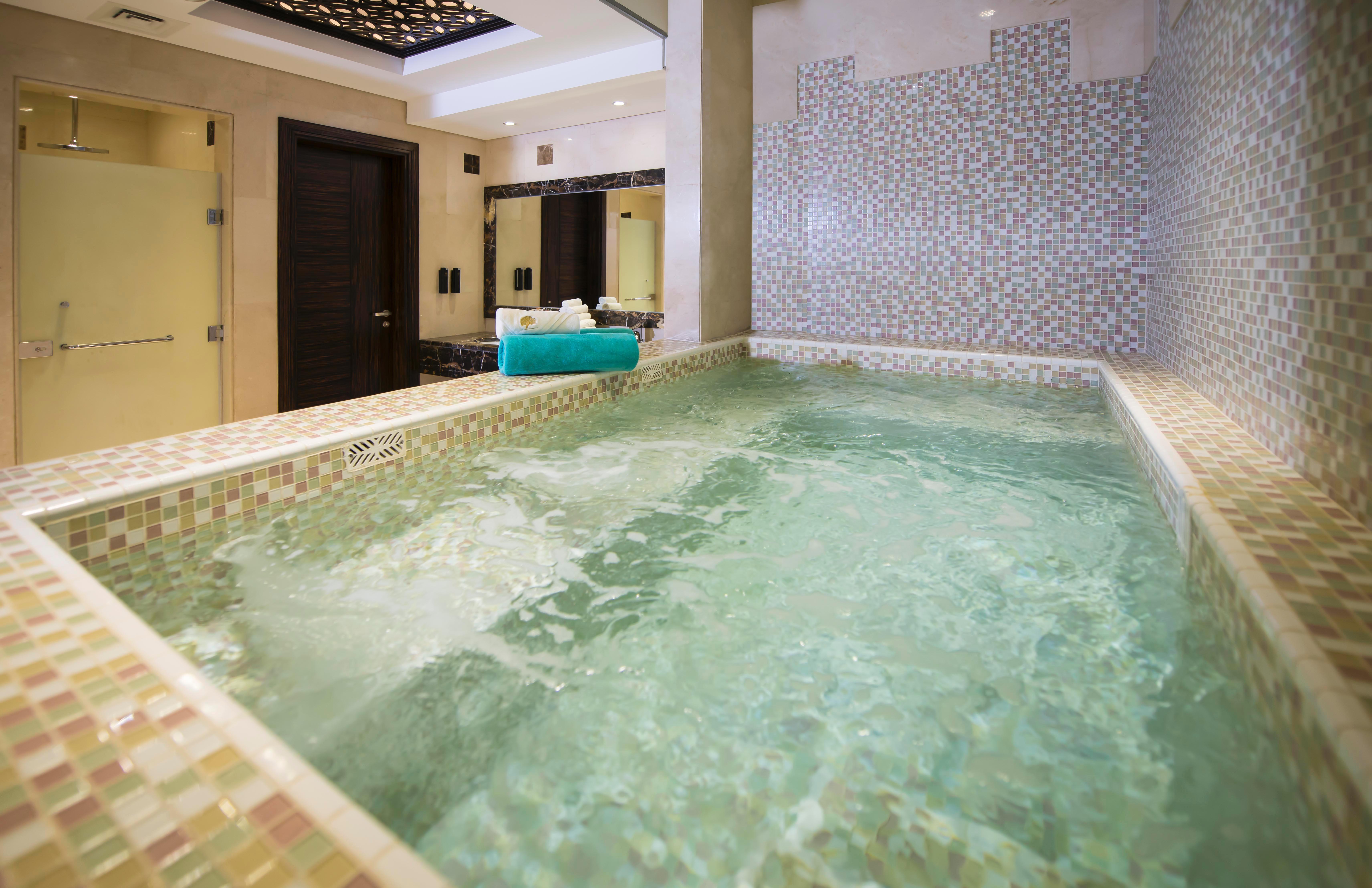 占奈萨拉卜塔酒店 阿布扎比 外观 照片 A spa in a hotel