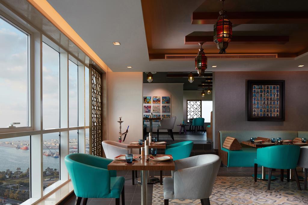 占奈萨拉卜塔酒店 阿布扎比 外观 照片 The Lounge at the 360°