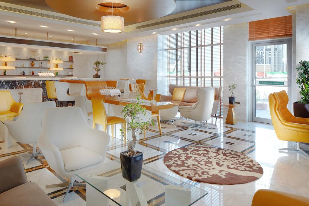 占奈萨拉卜塔酒店 阿布扎比 外观 照片 Interior of a house
