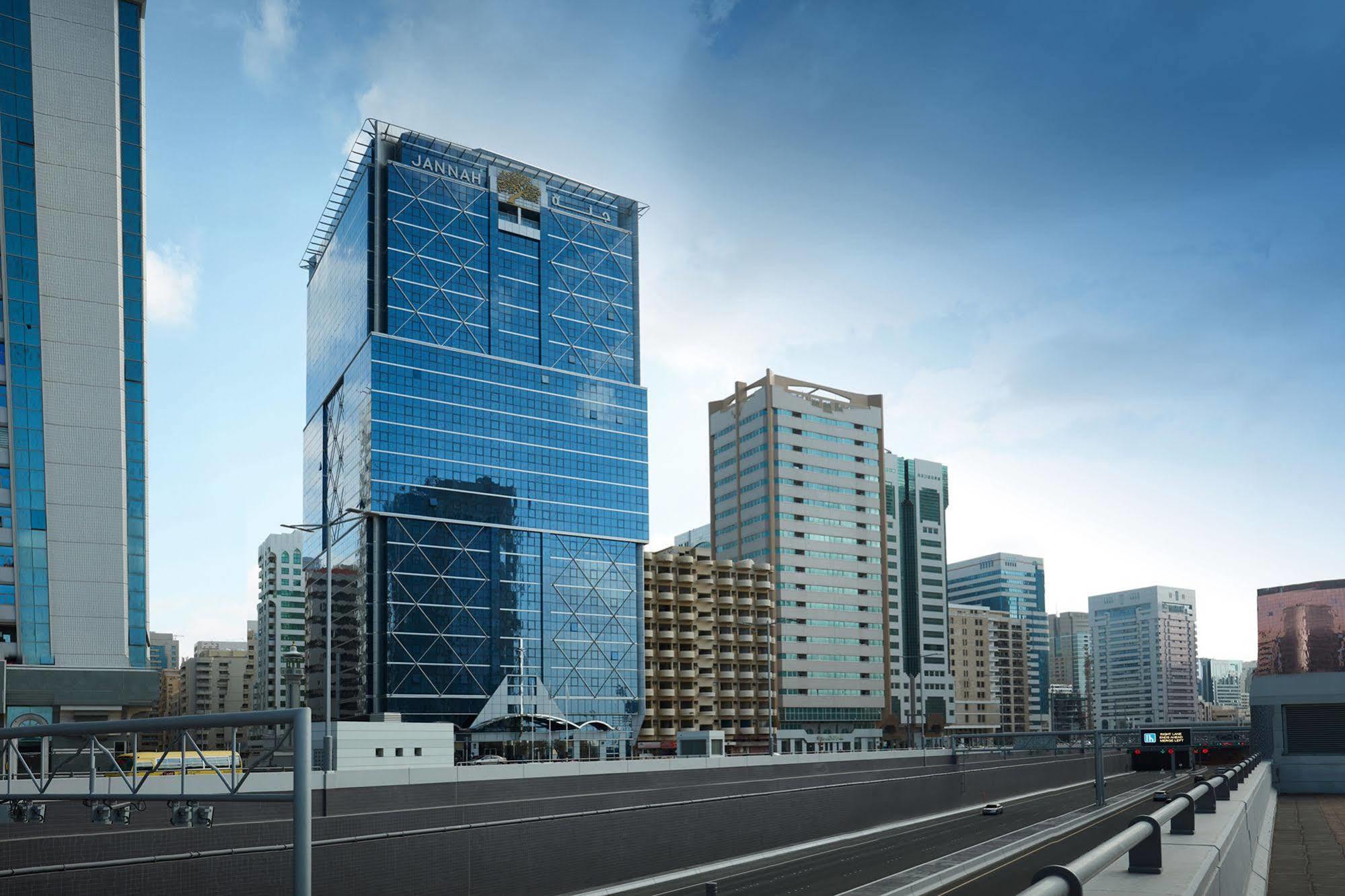 占奈萨拉卜塔酒店 阿布扎比 外观 照片 The Business Bay skyline